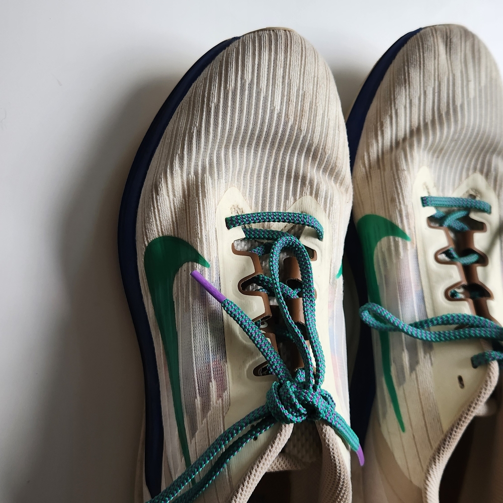 Nike Air Zoom Sneakers with Green and Blue Accents - Picture 4 of 9